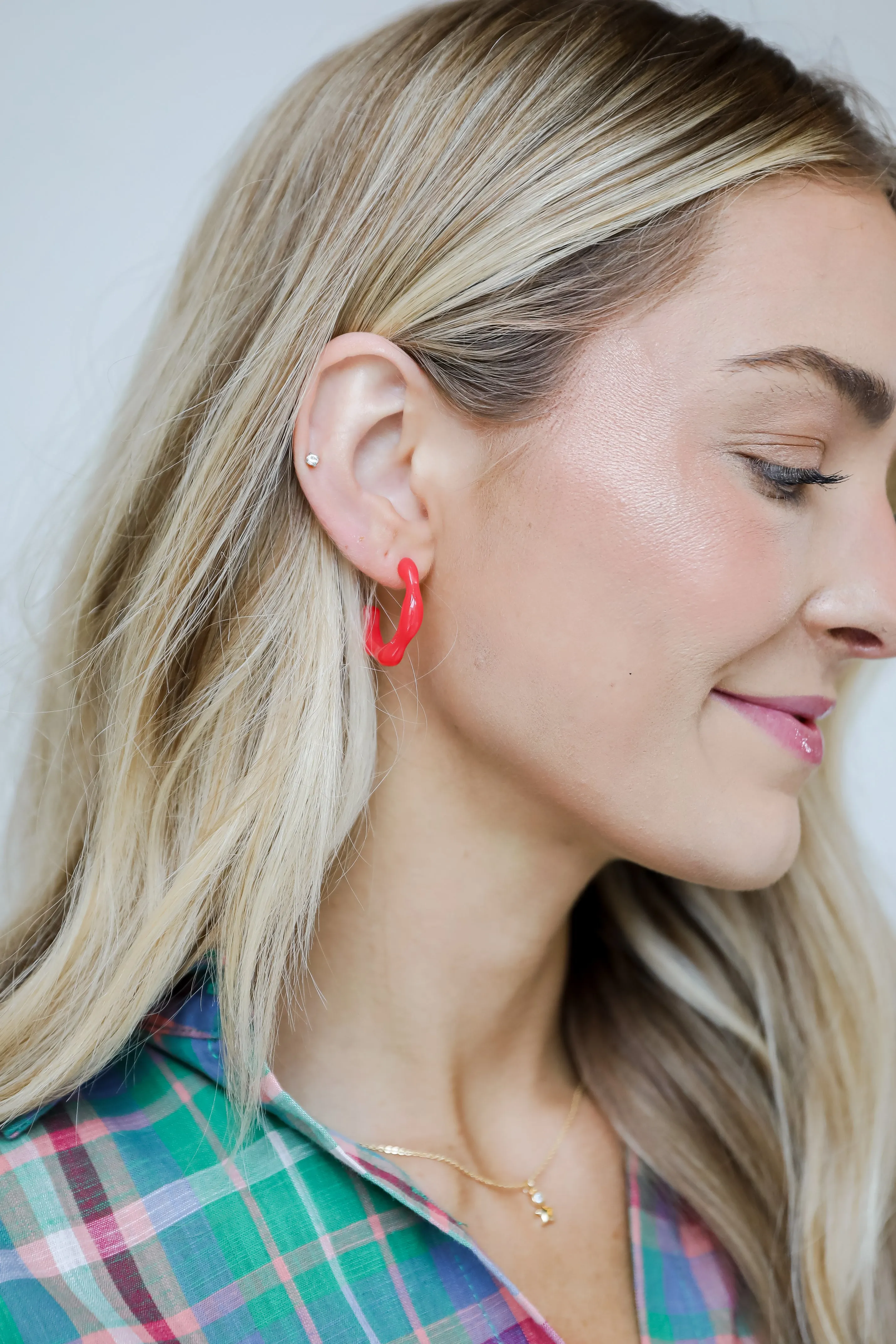 Amy Acrylic Wavy Hoop Earrings