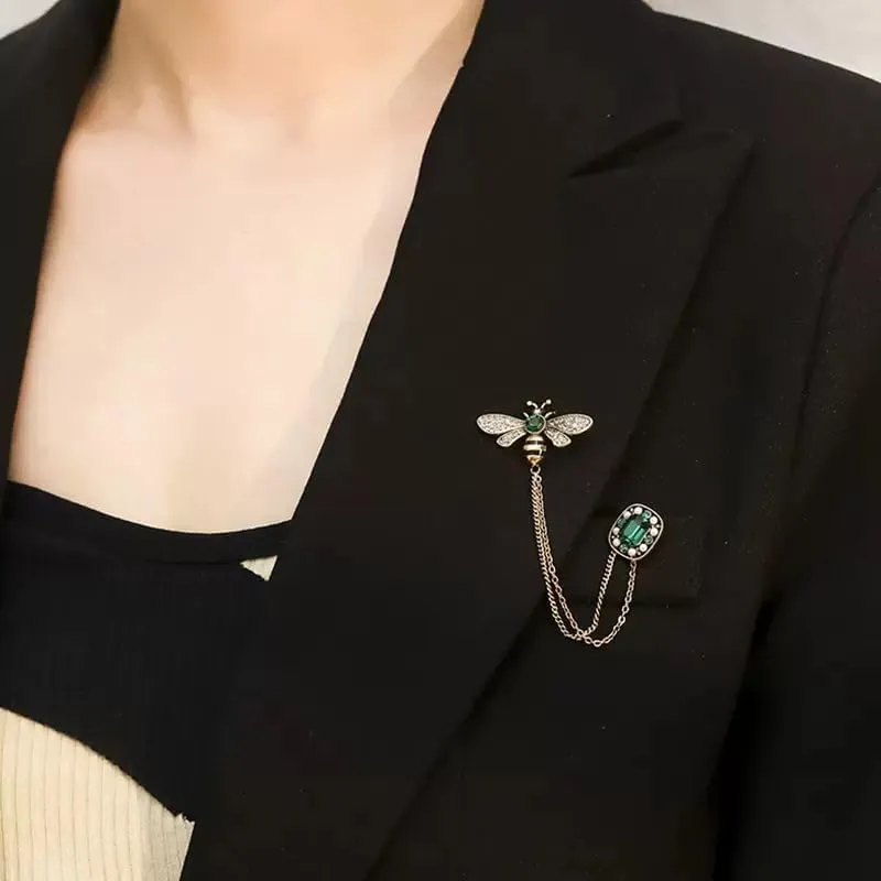 Dreuyet Honey Bee Brooches for Women Men CZ Crystal Cute Bee With Hanging Chain Tassel Badge Suit Collar Brooch Lapel Pin Vintage Insect Themes Hanging Brooches Pins Accessories