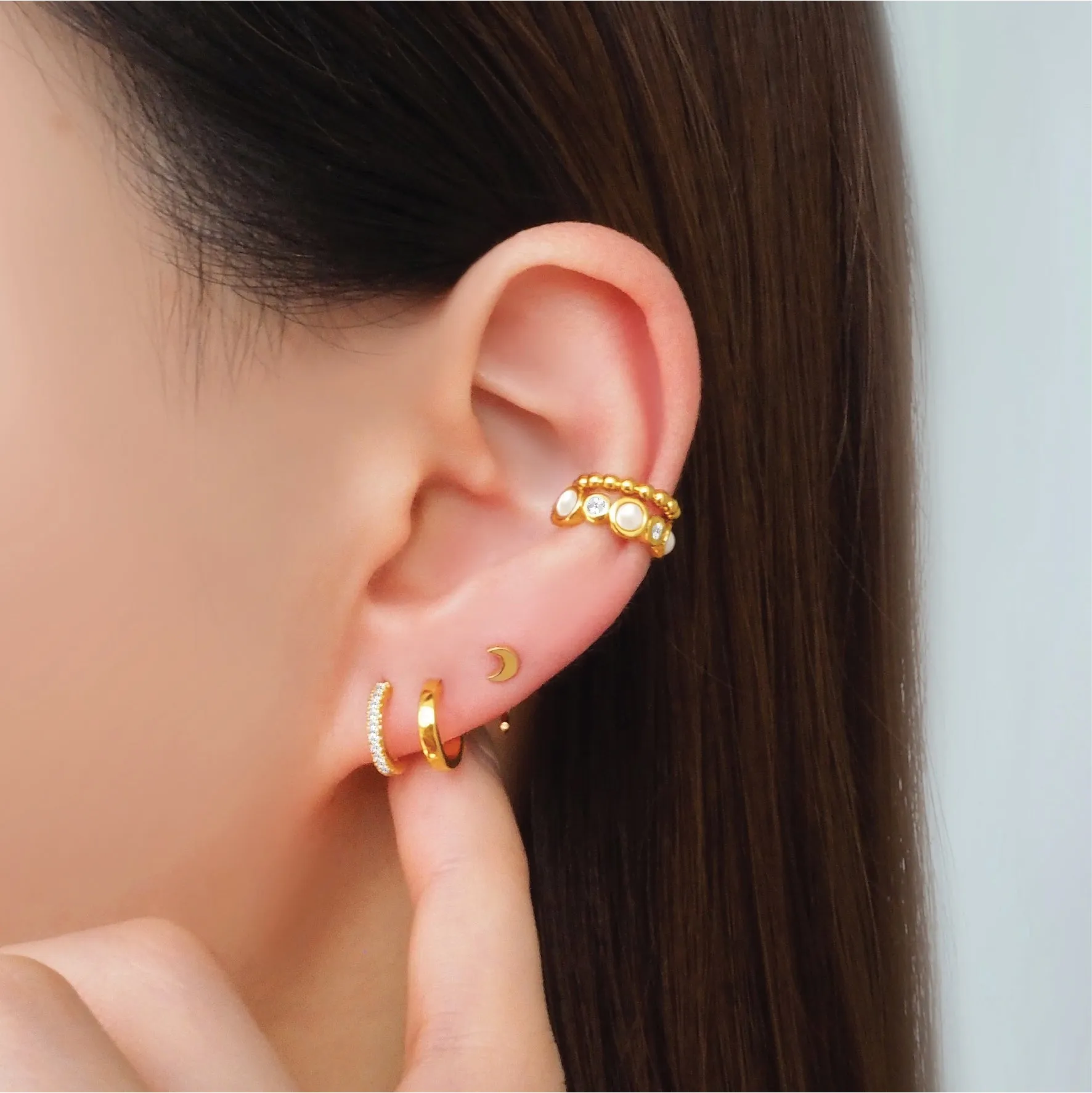 Half Crystal Double Bar Stud Earrings