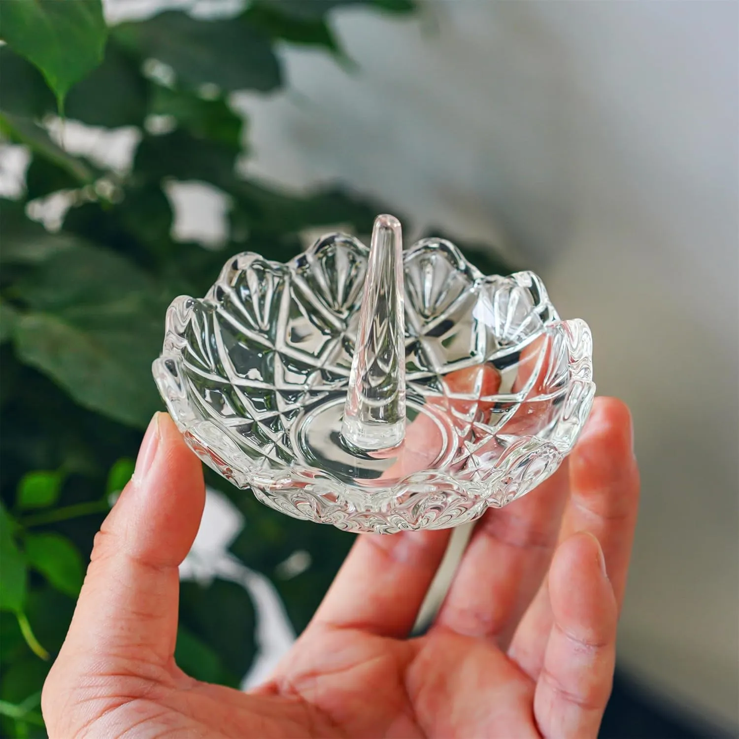 H&D HYALINE & DORA Clear Crystal Ring Holder, Glass Jewelry Dish, Display for Wedding, Wavy Shape Gift for Mom, Wife, Girl