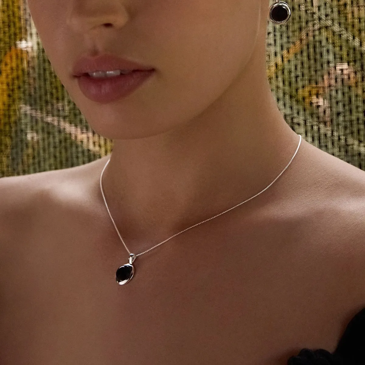 Husk Onyx Small Necklace (45cm ext)