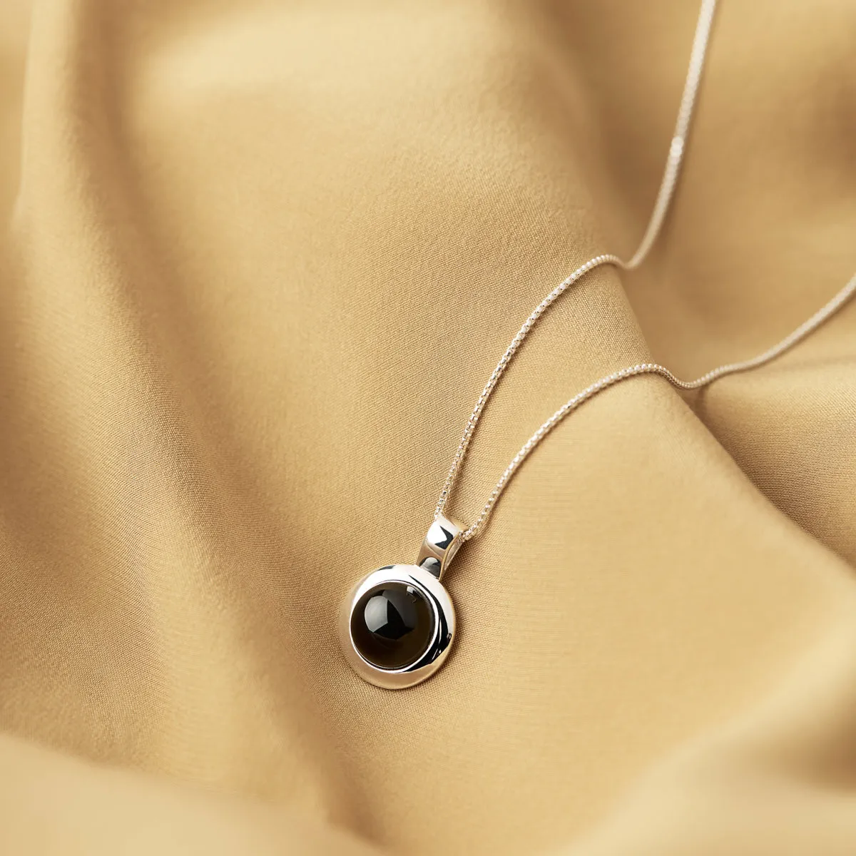 Husk Onyx Small Necklace (45cm ext)