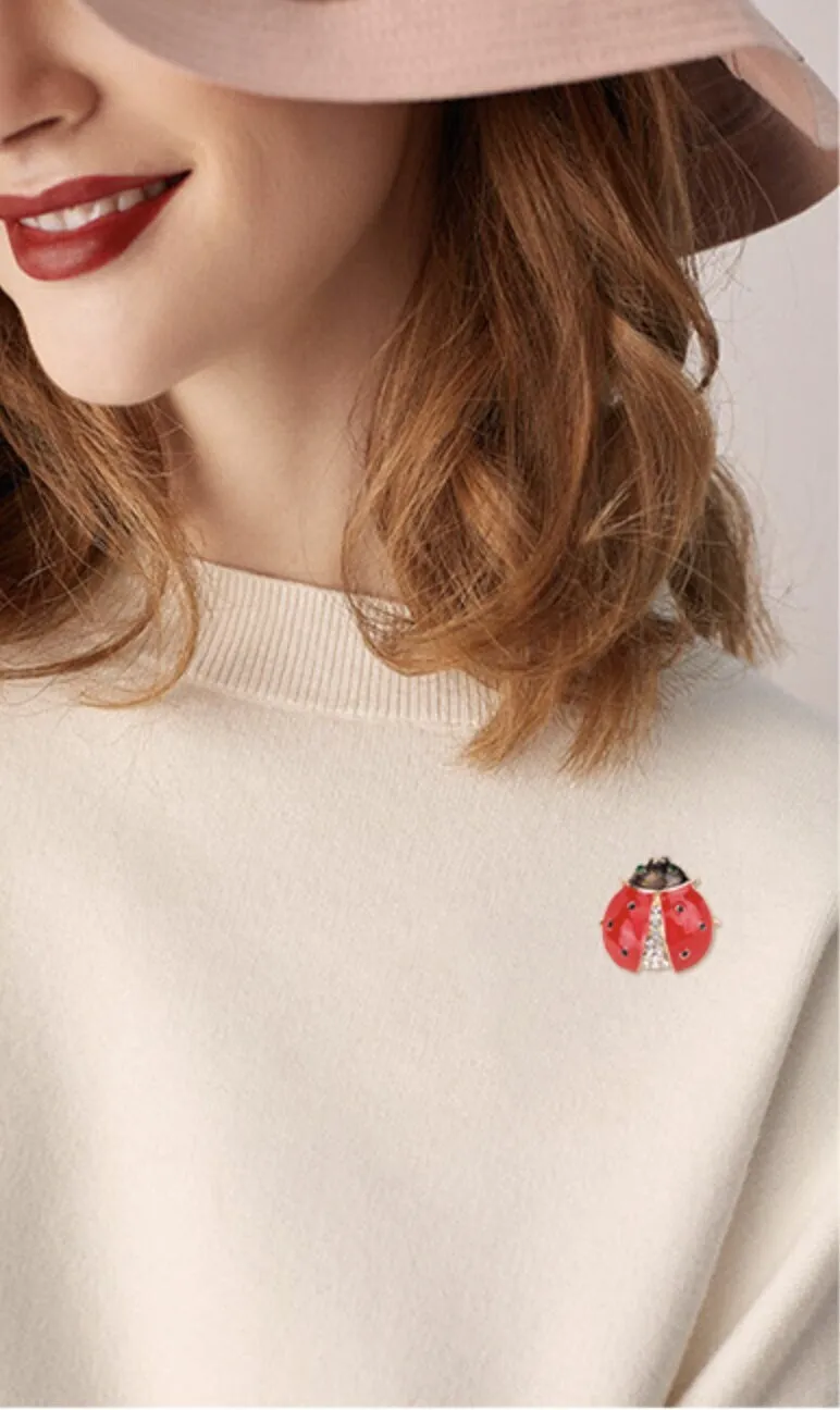 Ladybird beetle brooch vintage look queen broach gold plated bug pin k21 bird